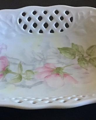 Cestino in ceramica traforata dipinto a mano