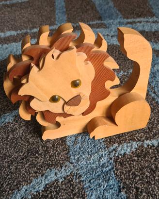 Leoncino in legno fatto a mano