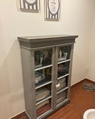 Vetrina bagno