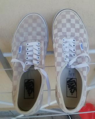 scarpe estive bianche e rosa