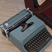 Macchina da scrivere Olivetti Studio 44