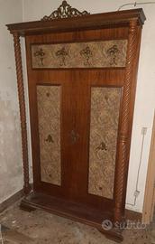 Mobilia vintage di vario genere