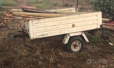 Carrellino rimorchio per auto