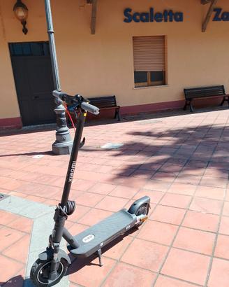 Xiaomi Electric Scooter 5 Pro + casco