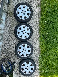 Gomme + cerchi in ferro + copricerchi Nissan Micra