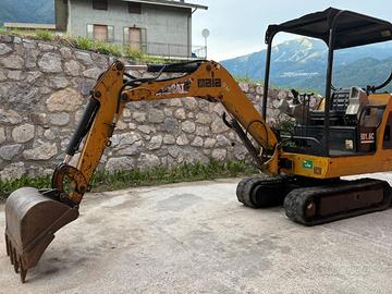 2 Miniescavatori 17ql jcb 8016 e Caterpillar 