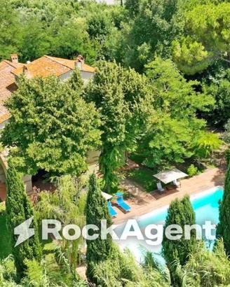 Villa di 625 m² con più di 5 locali e box auto dop