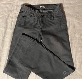 Jeans a zampa a vita bassa