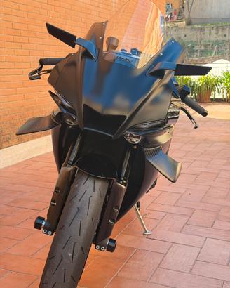 Yamaha R1 2024