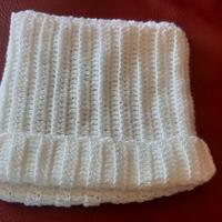 Berretto con orecchie da gatto in corone bianco