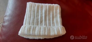 Berretto con orecchie da gatto in corone bianco