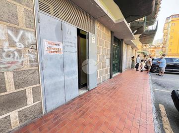NEGOZIO A NAPOLI