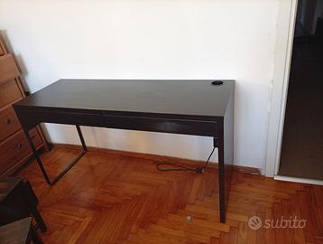 Scrivania, nero, 142x50x75 cm MICKE - IKEA