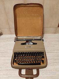 Macchina da scrivere OLIVETTI lettera 22