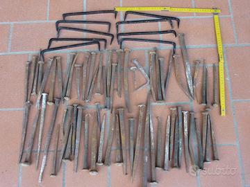 Chiodi antichi e graffe