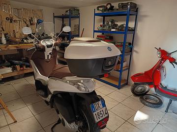 Beverly 300 
