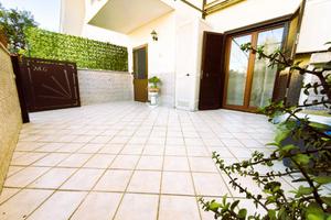 VILLA A SCHIERA A ANZIO