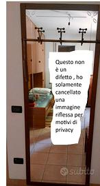Specchio con attaccapanni