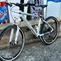 Mtb orbea alma carbon front