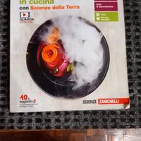 Libro di scuola "Le scienze in cucina" Zanichelli
