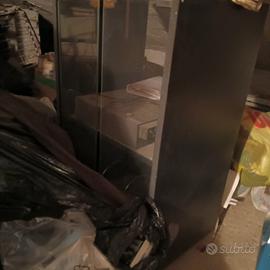 mobiletto per stereo o altro