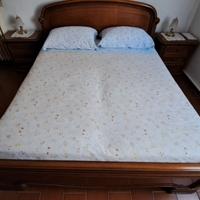 Libreria e letto con 2 comodini 