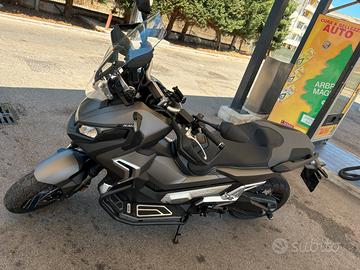 Xadv 750