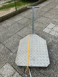 Carrello con pianale per carichi pesanti