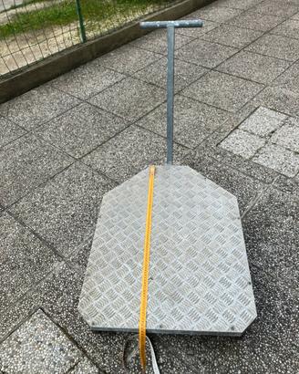 Carrello con pianale per carichi pesanti