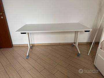 Tavolo ribaltabile su ruote