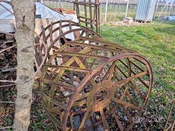 Ruote a gabbia per trattore d'epoca
