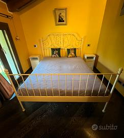 Struttura letto e comodini