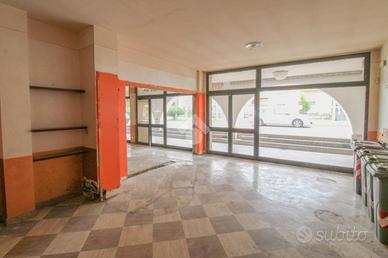 NEGOZIO A CASTREZZATO