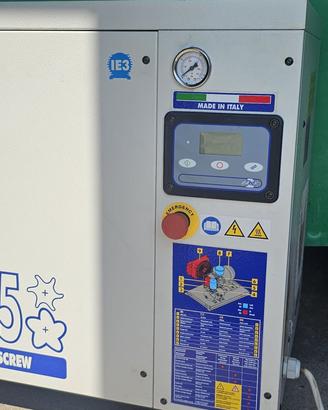 Compressore a vite e serbatoio