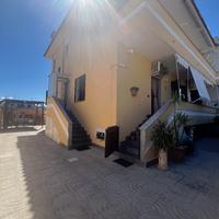 Rif. 460 domiziana 160.000,00 villa su 2 livelli