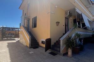 Rif. 460 domiziana 160.000,00 villa su 2 livelli
