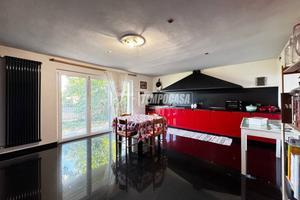 VILLA INDIPENDENTE CON CORTE