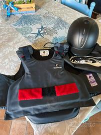 casco equitazione e tartaruga