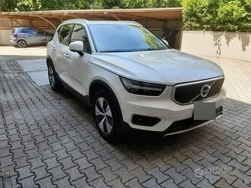VOLVO XC40 T2 MOMENTUM PRO