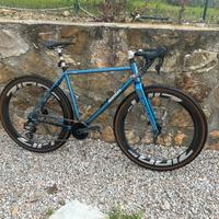 Bici gravel sombra