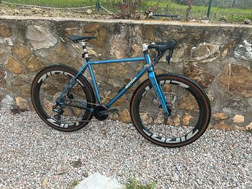 Bici gravel sombra