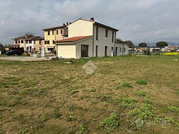 CASA SEMINDIPENDENTE A CHIESINA UZZANESE