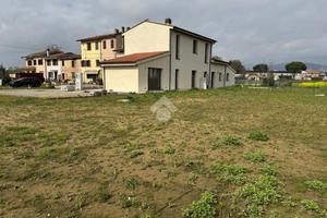 CASA SEMINDIPENDENTE A CHIESINA UZZANESE