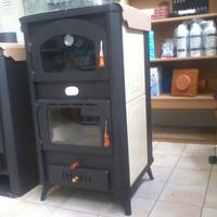 Termostufa  con  forno  a  legna, 24 kW