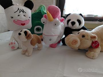 Pelouches vari soggetti formati e misure.