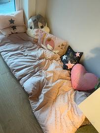 Materasso d’arredo con cuscini