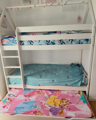 Letto a castello triplo