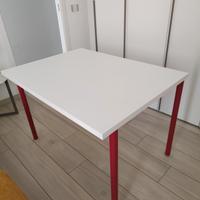 Tavolo e/o scrivania