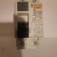 MERLIN GERIN 23009 Interruttore differenziale