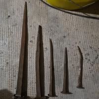 chiodi fatti a mano da fabbro